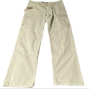 Wrangler Men's Light Tan Cargo Pants